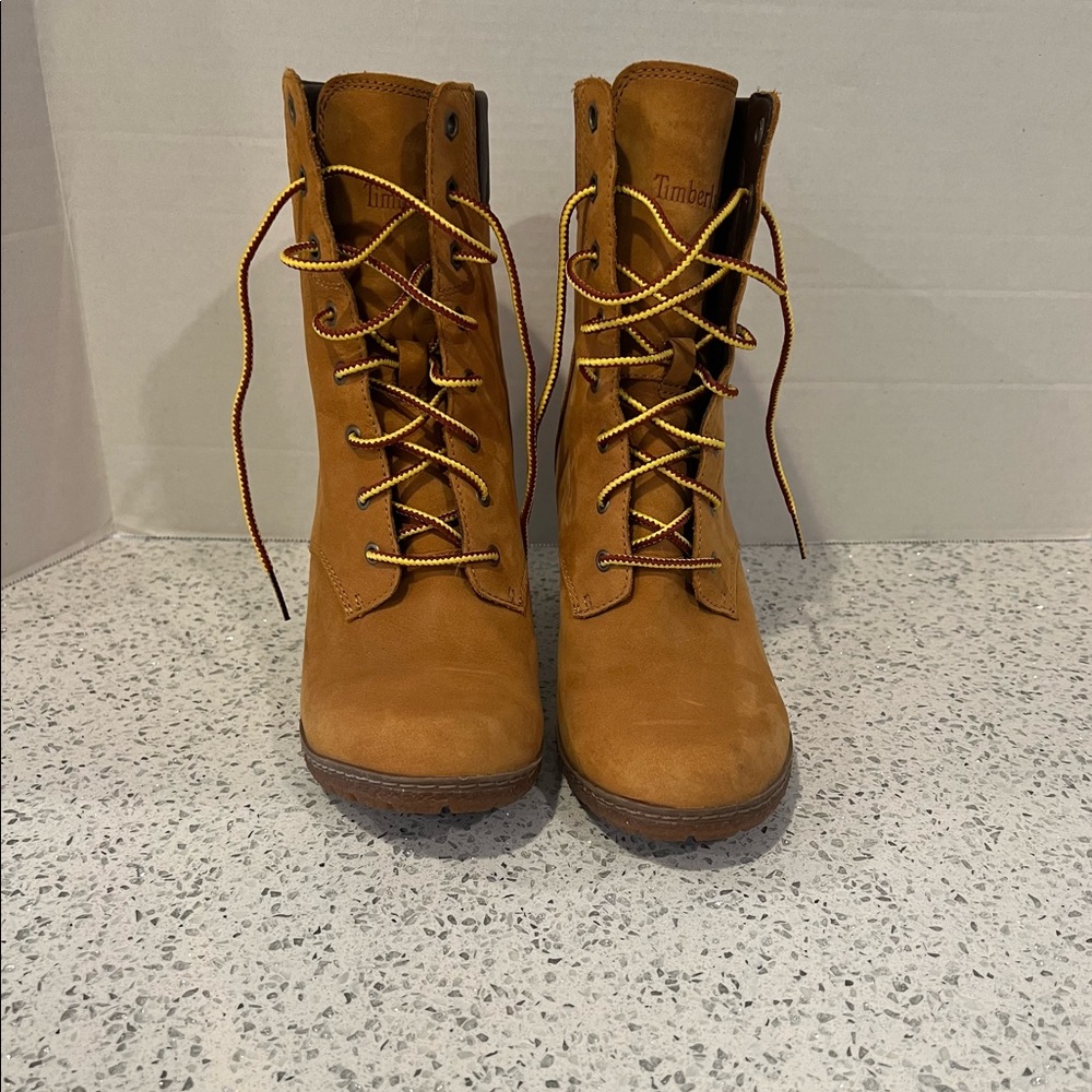 Women’s Timberland Camden chunky heel boot. Size 6